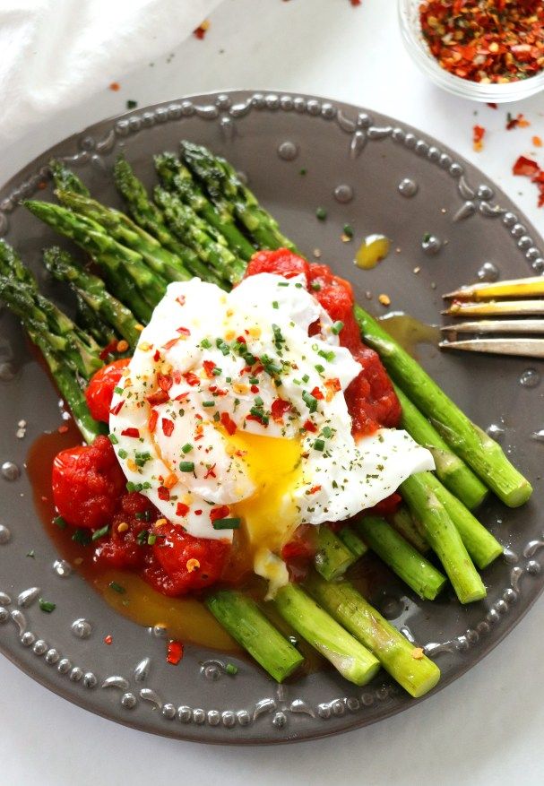 this post contains a Poached Eggs with Roasted Asparagus 