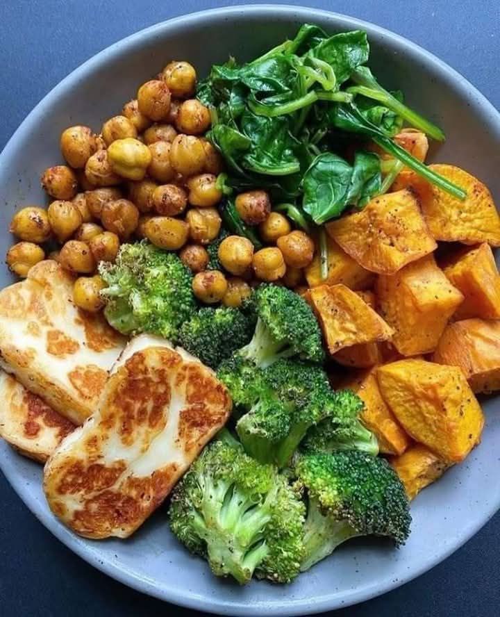 this is a Roasted Veggie and Halloumi Bowl